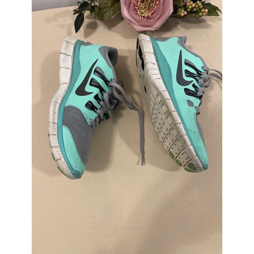 Nike Free 5.0+ Trainers Womens Size 7.5 Gray Green Performance Athleisure Sporty - Picture 8 of 9
